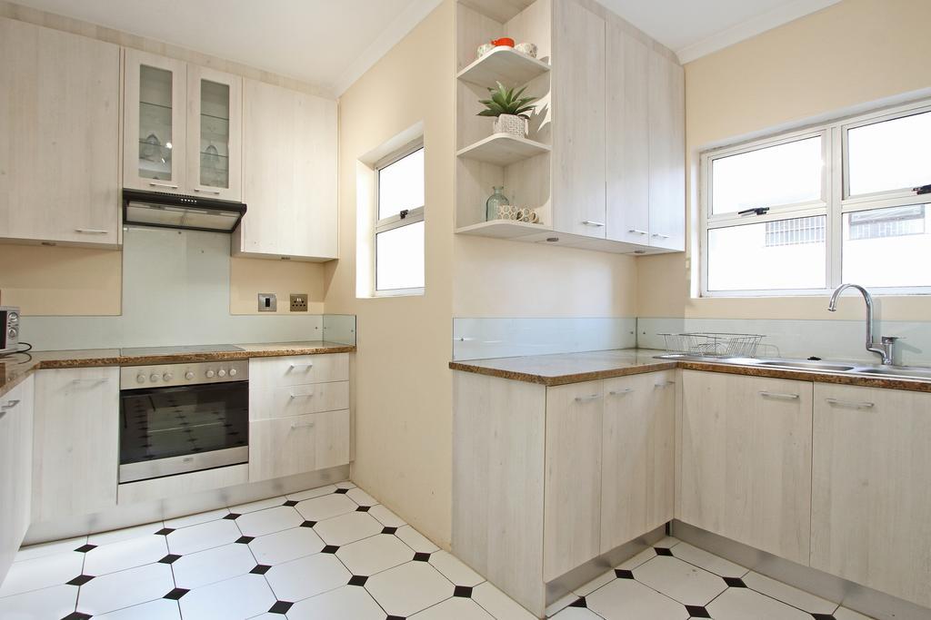 Berkeley Square Apartment Kaapstad Buitenkant foto